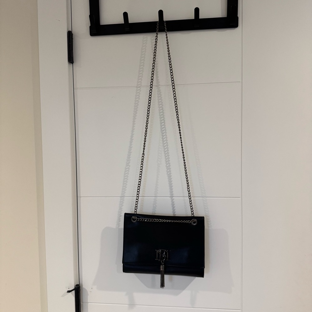 Badgley Mischka Black Leather Chain Crossbody Bag Tassel Accent Purse Cocktail - Picture 8 of 13